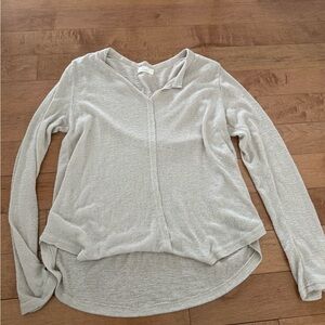Elegant Light Gray Long Sleeve V-Neck Top